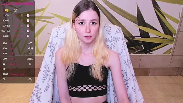 Snapshot of fleximona chatting on 12.29.24 fleximona online show from 12.29.24