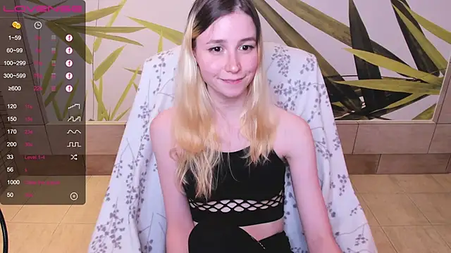 Snapshot of fleximona chatting on 12.29.24 fleximona online show from 12.29.24