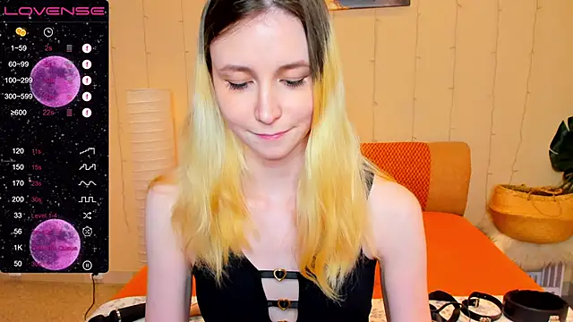 Snapshot of fleximona chatting on 02.14.25 fleximona online show from 02.14.25