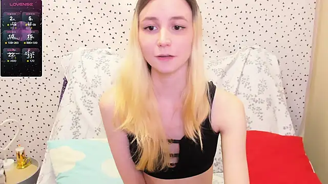 Snapshot of fleximona chatting on 02.15.25 fleximona online show from 02.15.25