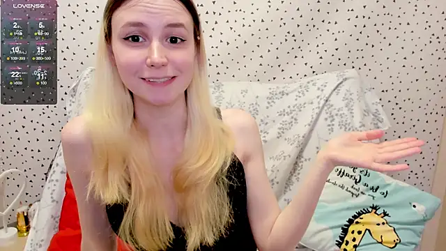 Snapshot of fleximona chatting on 03.06.25 fleximona online show from 03.06.25