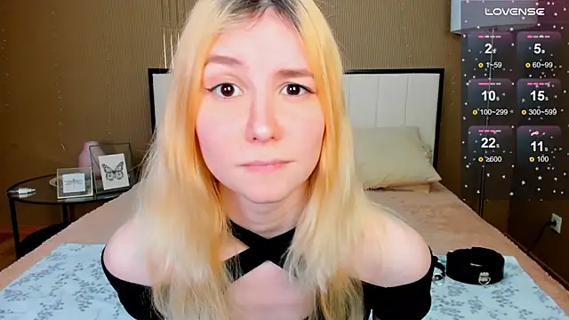 Snapshot of fleximona chatting on 10.10.25 fleximona online show from 10.10.25