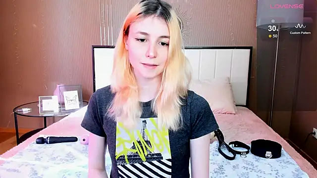 Snapshot of fleximona chatting on 10.17.25 fleximona online show from 10.17.25