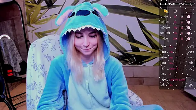 Snapshot of fleximona chatting on 10.19.25 fleximona online show from 10.19.25