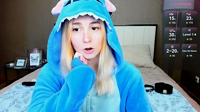 Snapshot of fleximona chatting on 10.25.25 fleximona online show from 10.25.25