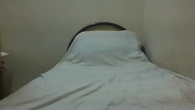 Snapshot of Annerae chatting on 12.08.24 Annerae online show from 12.08.24