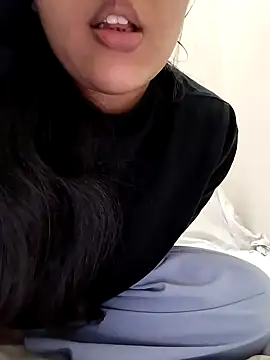 Snapshot of Annerae chatting on 03.18.25 Annerae online show from 03.18.25