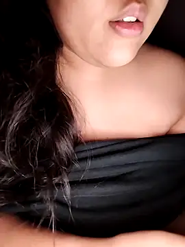 Snapshot of Annerae chatting on 09.18.25 Annerae online show from 09.18.25