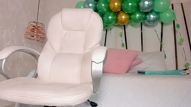 Meghan stonne  online show from 03.19.25