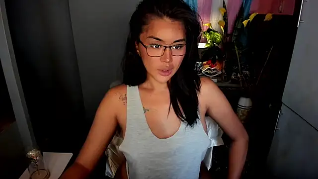 Snapshot of QuiinMollyXxX chatting on 03.07.26 QuiinMollyXxX online show from 03.07.26