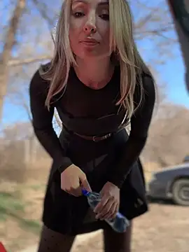 Snapshot of YOUR-KARINA chatting on 03.18.25 YOUR-KARINA online show from 03.18.25