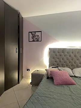 Snapshot of mariam_hill chatting on 12.26.24 mariam hill online show from 12.26.24