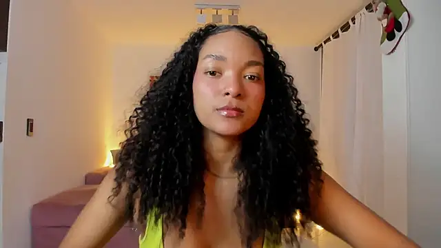 Snapshot of mariam_hill chatting on 12.30.24 mariam hill online show from 12.30.24