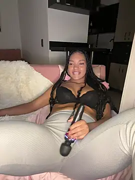 Snapshot of mariam_hill chatting on 01.24.25 mariam hill online show from 01.24.25