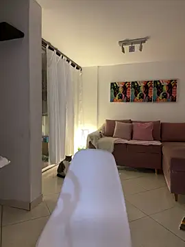 Snapshot of mariam_hill chatting on 01.26.25 mariam hill online show from 01.26.25