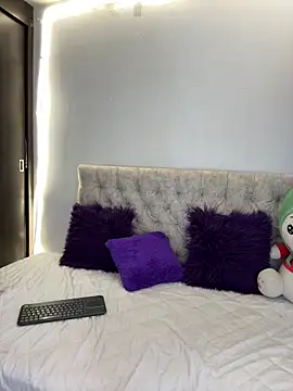 Snapshot of mariam_hill chatting on 02.15.25 mariam hill online show from 02.15.25