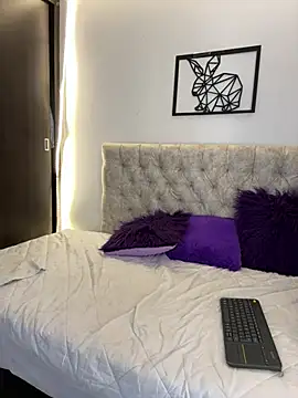 Snapshot of mariam_hill chatting on 02.19.25 mariam hill online show from 02.19.25