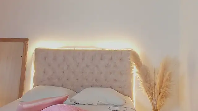 Snapshot of mariam_hill chatting on 09.17.25 mariam hill online show from 09.17.25