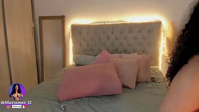 Snapshot of mariam_hill chatting on 09.22.25 mariam hill online show from 09.22.25