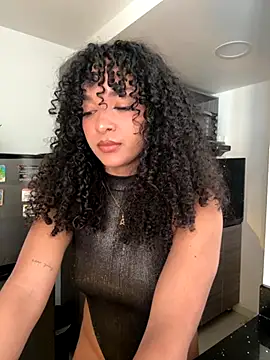 Snapshot of mariam_hill chatting on 10.04.25 mariam hill online show from 10.04.25