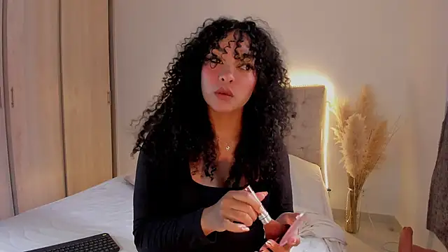 Snapshot of mariam_hill chatting on 11.22.25 mariam hill online show from 11.22.25