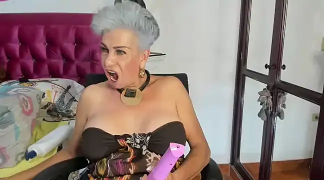 Snapshot of ArianaGoldd chatting on 12.05.24 ArianaGoldd online show from 12.05.24