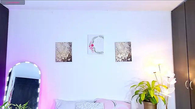 SarahCinnamon- online show from 04.29.26