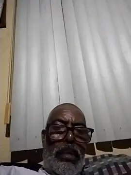 Snapshot of Thadew chatting on 12.18.25 Thadew online show from 12.18.25