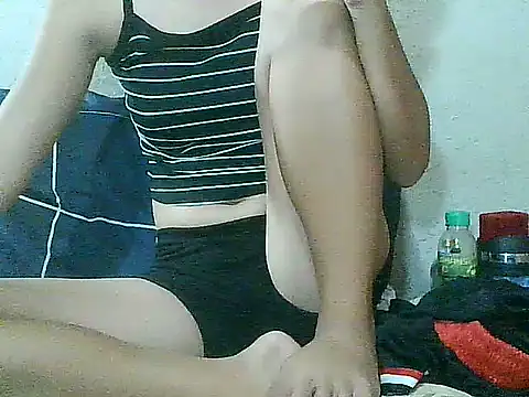 Snapshot of PinaySkinnyGirl chatting on 06.21.26 PinaySkinnyGirl online show from 06.21.26
