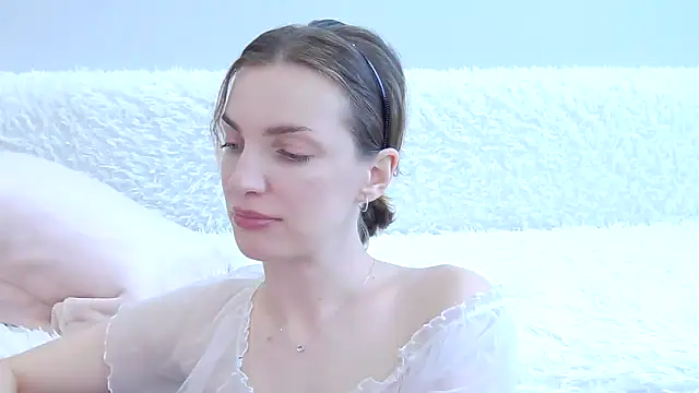 Snapshot of Beauty_Alex chatting on 06.18.26 Beauty Alex online show from 06.18.26