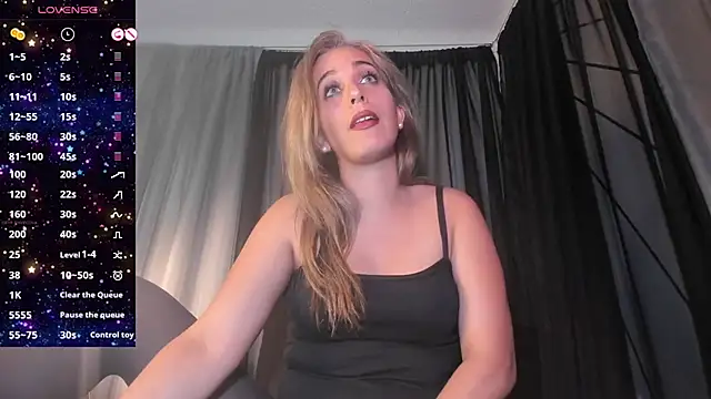 Snapshot of ateneamoon chatting on 10.08.25 ateneamoon online show from 10.08.25