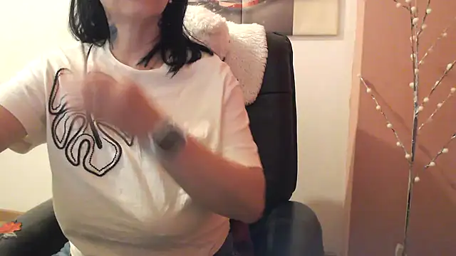 Snapshot of algodonyfresa chatting on 10.19.25 algodonyfresa online show from 10.19.25