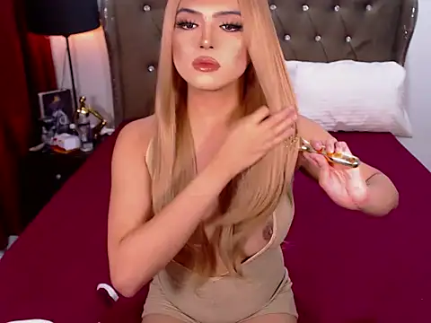 Snapshot of WomanofWorldTS chatting on 11.30.25 WomanofWorldTS online show from 11.30.25