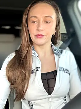 Snapshot of lunagirl13 chatting on 11.18.25 lunagirl13 online show from 11.18.25