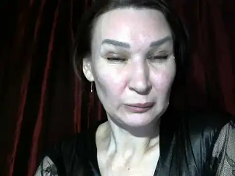 Snapshot of PrettyAndWild chatting on 12.10.24 PrettyAndWild online show from 12.10.24