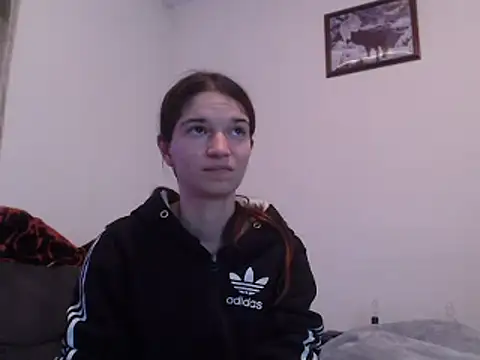 Snapshot of Geile-Luna chatting on 12.21.24 Geile-Luna online show from 12.21.24