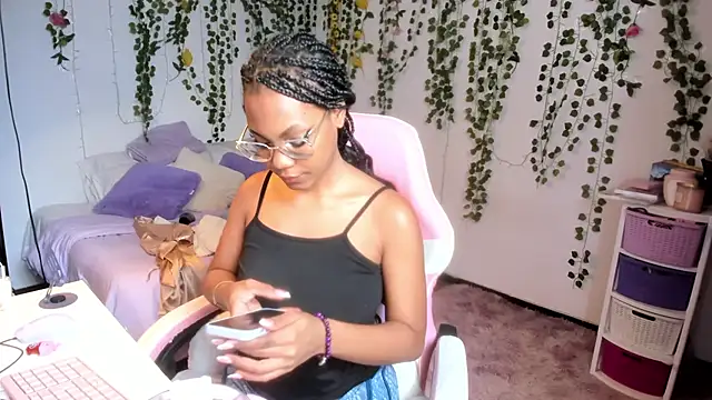 Snapshot of violeta_milleer chatting on 06.04.26 violeta milleer online show from 06.04.26