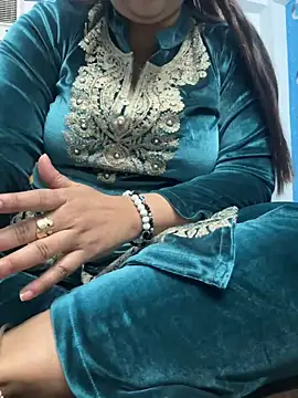 Snapshot of Preet_Kaur_69 chatting on 12.17.24 Preet Kaur 69 online show from 12.17.24