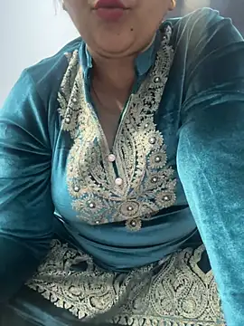 Snapshot of Preet_Kaur_69 chatting on 12.17.24 Preet Kaur 69 online show from 12.17.24