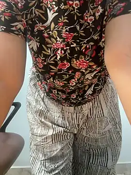 Snapshot of Preet_Kaur_69 chatting on 12.22.24 Preet Kaur 69 online show from 12.22.24