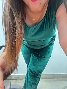 Snapshot of Preet_Kaur_69 chatting on 01.21.25 Preet Kaur 69 online show from 01.21.25