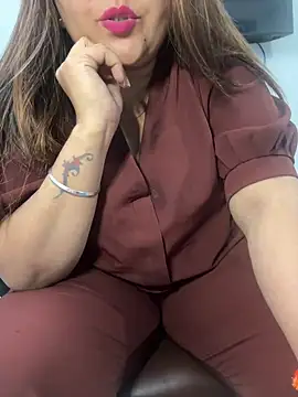 Snapshot of Preet_Kaur_69 chatting on 02.21.25 Preet Kaur 69 online show from 02.21.25