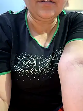 Snapshot of Preet_Kaur_69 chatting on 10.23.25 Preet Kaur 69 online show from 10.23.25