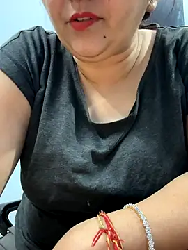 Snapshot of Preet_Kaur_69 chatting on 10.28.25 Preet Kaur 69 online show from 10.28.25