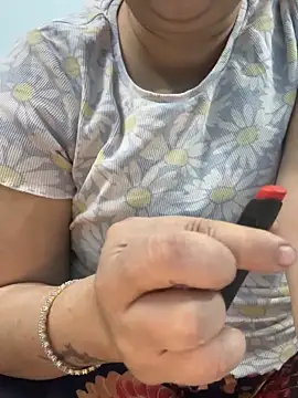 Snapshot of Preet_Kaur_69 chatting on 11.28.25 Preet Kaur 69 online show from 11.28.25