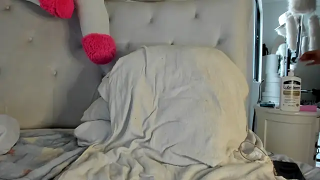 Burlesque XlX online show from 09.15.25