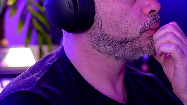 Snapshot of Sanders_White chatting on 09.24.25 Sanders White online show from 09.24.25