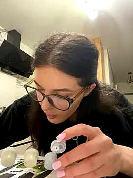 little belucci online show from 12.05.25