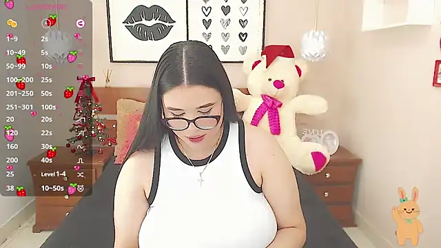 Snapshot of miss_linda_ chatting on 12.24.24 miss linda  online show from 12.24.24