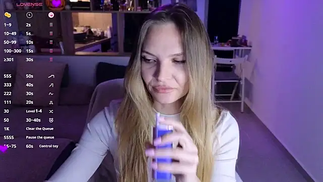 Snapshot of _alleyesonme_ chatting on 11.14.25 alleyesonme online show from 11.14.25